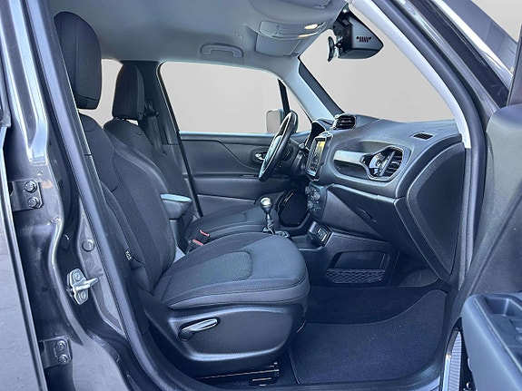 Jeep Renegade 23 of 24