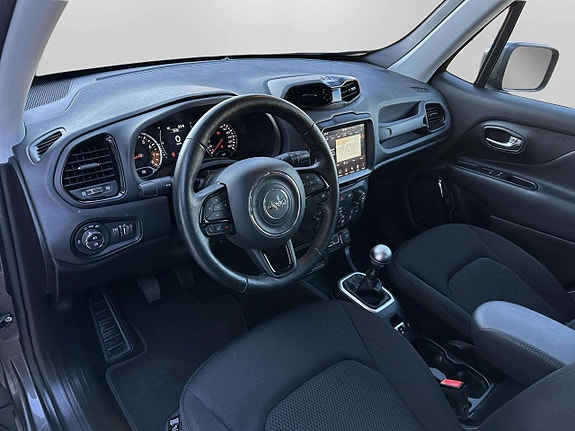 Jeep Renegade 12 of 24