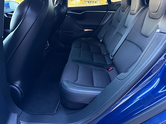 Tesla Model S 8 of 13