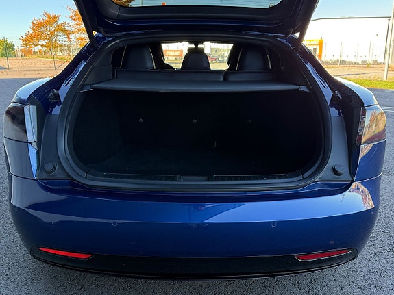 Tesla Model S 9 of 13