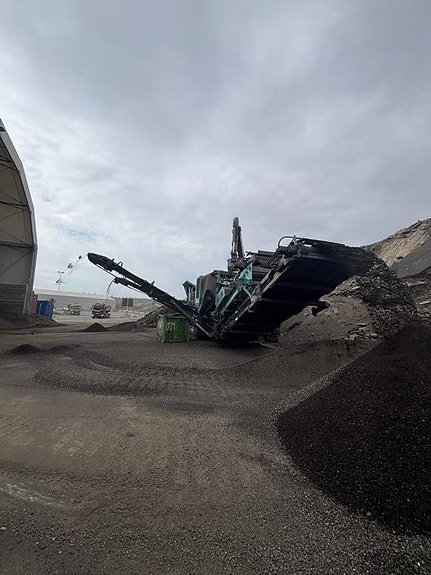 Powerscreen Trakpactor 320SR 2 of 5