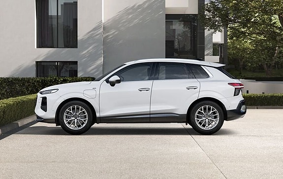 Audi Q3 2 of 5