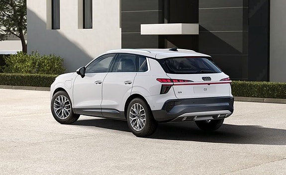Audi Q3 3 of 5