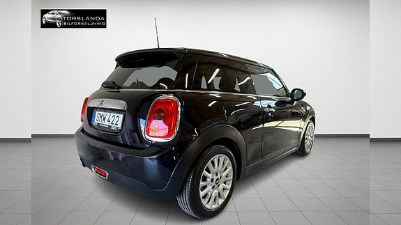 MINI Cooper 4 of 5