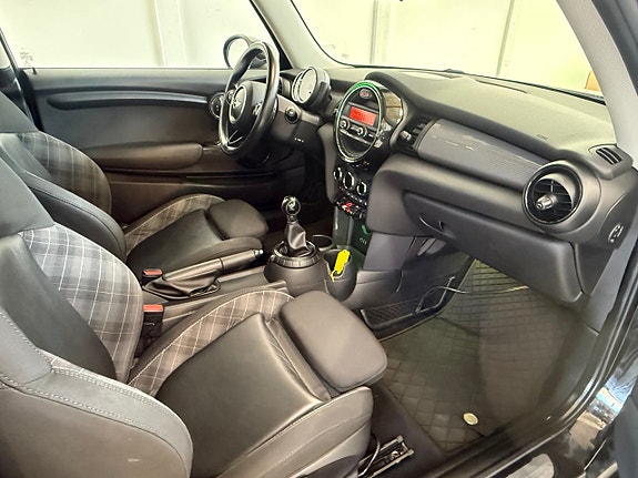 MINI Cooper 9 of 14