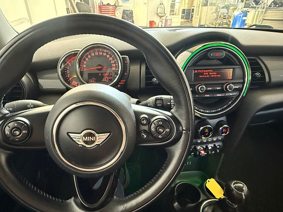MINI Cooper 11 of 14