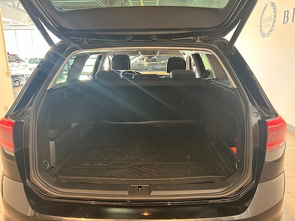 Volkswagen Passat Alltrack 9 of 12