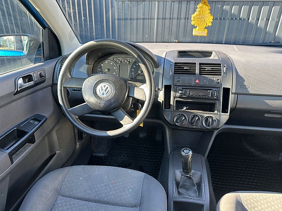 Volkswagen Polo 8 of 9