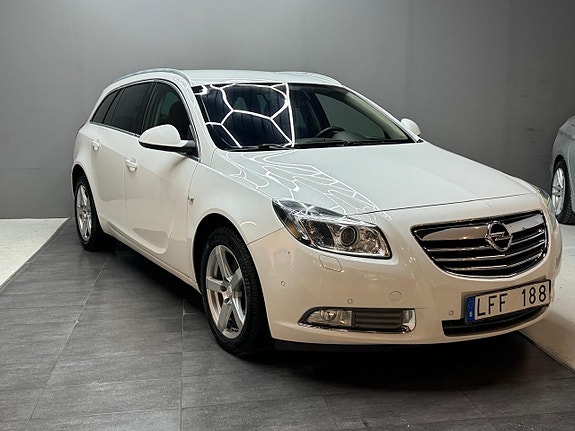 Opel Insignia 2 of 5