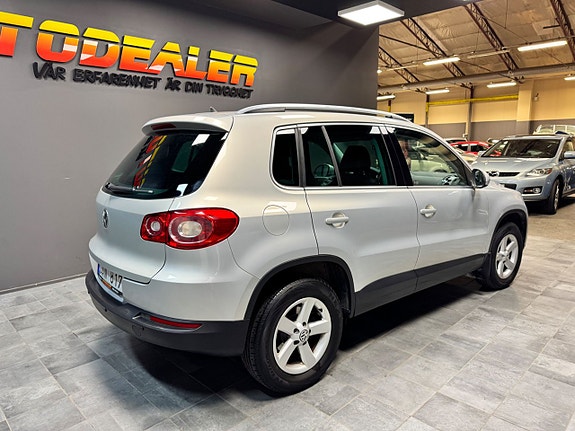 Volkswagen Tiguan 3 of 9