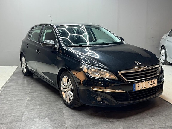 Peugeot 308 2 of 5