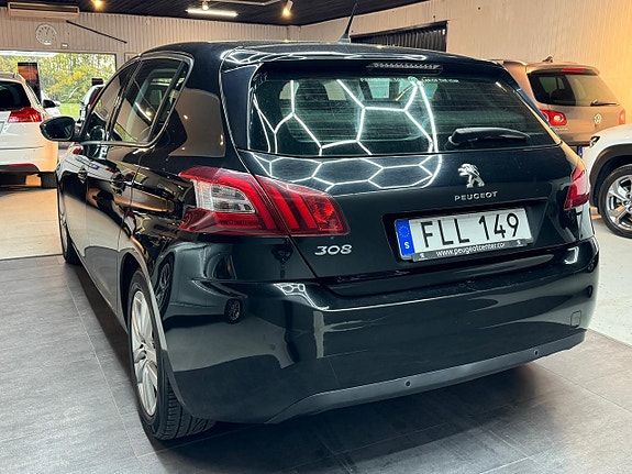 Peugeot 308 4 of 5