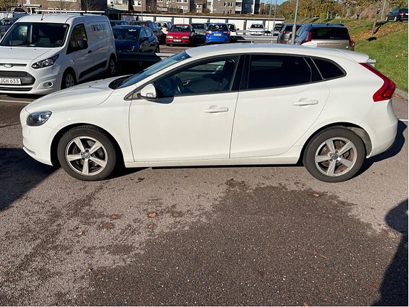 Volvo V40 7 of 8