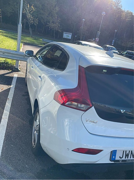 Volvo V40 4 of 5