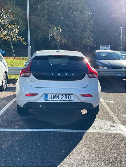 Volvo V40 3 of 5