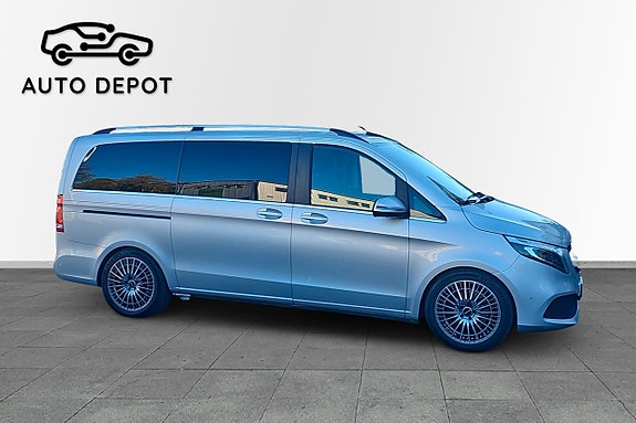 Mercedes-Benz V250 3 of 5