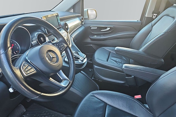 Mercedes-Benz V250 7 of 10