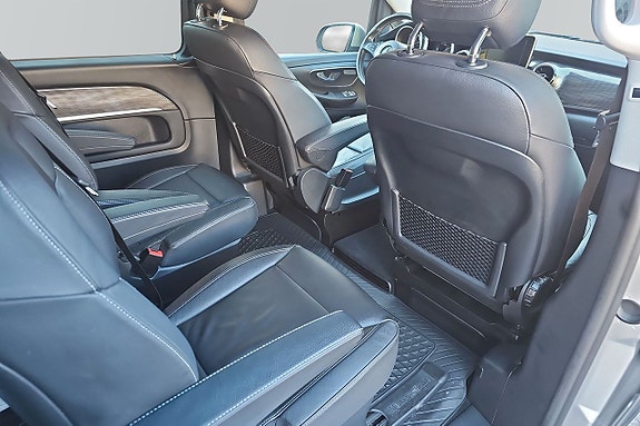 Mercedes-Benz V250 9 of 10