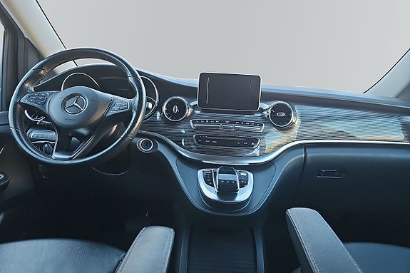 Mercedes-Benz V250 10 of 10