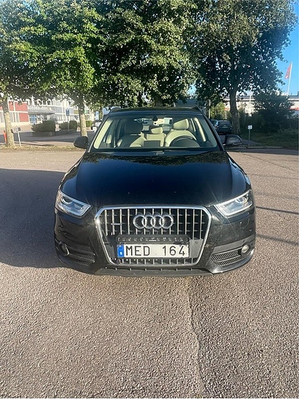 Audi Q3 2 of 5