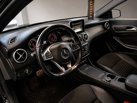 Mercedes-Benz CLA200 5 of 5