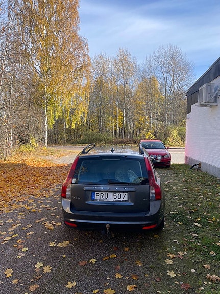 Volvo V50 4 of 5