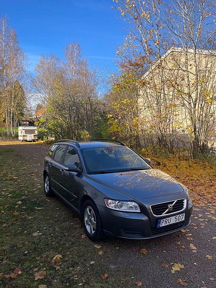 Volvo V50 2 of 5