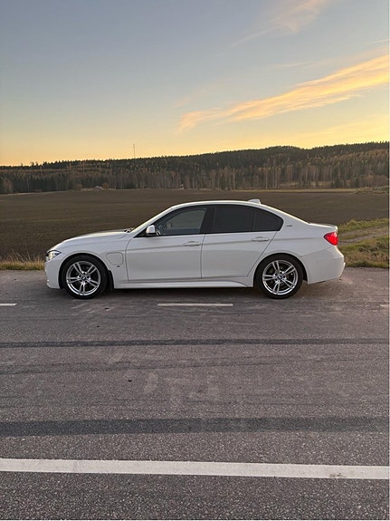 BMW 330e 3 of 5