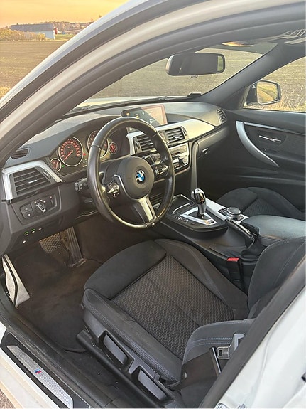 BMW 330e 4 of 5