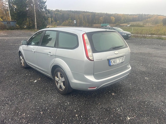 Ford Focus 2 of 8
