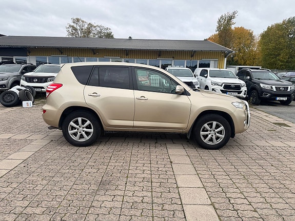 Toyota RAV4 6 of 20