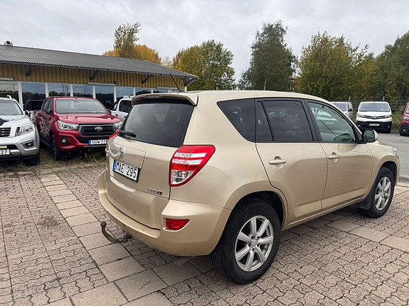 Toyota RAV4 3 of 5