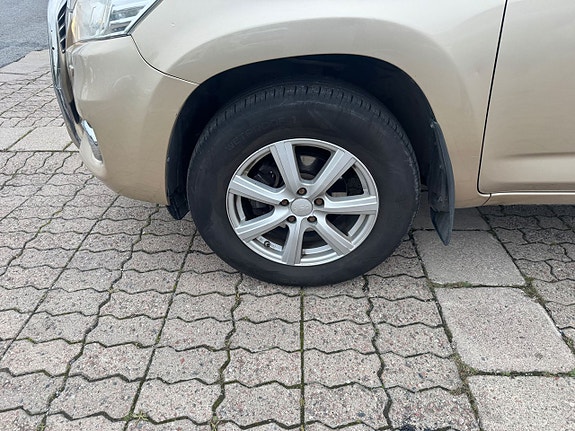 Toyota RAV4 19 of 20