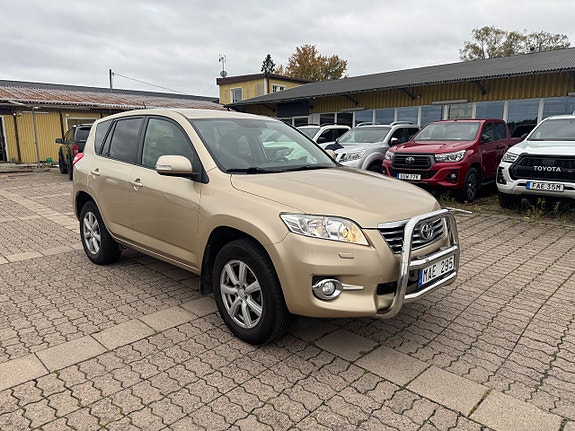 Toyota RAV4 4 of 5