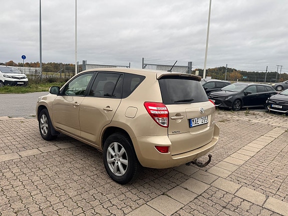 Toyota RAV4 2 of 5