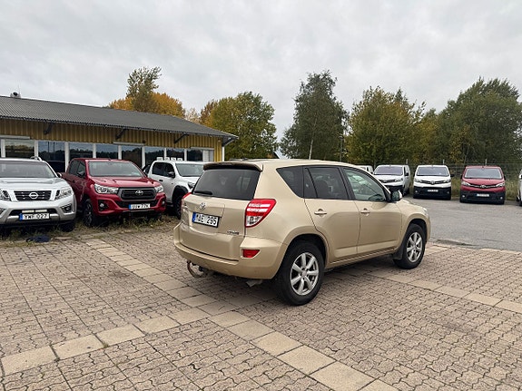 Toyota RAV4 7 of 20