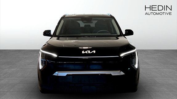 Kia EV3 8 of 12