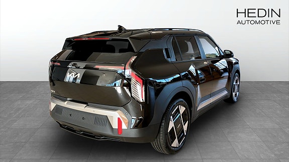 Kia EV3 2 of 12