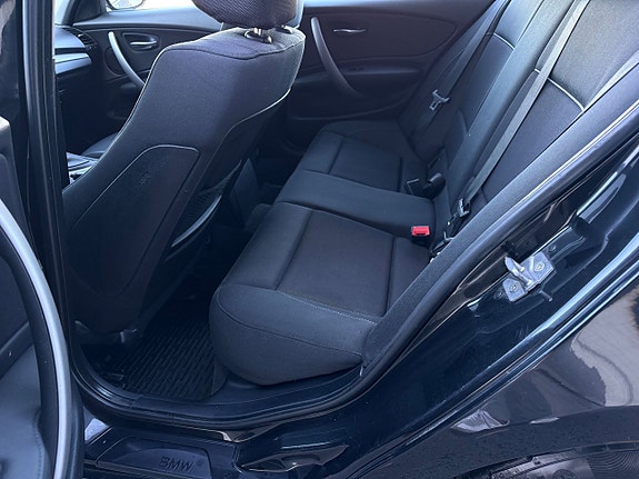 BMW 116i 7 of 12