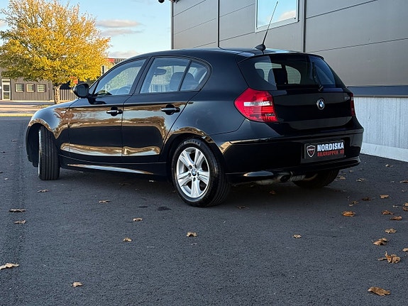 BMW 116i 3 of 5