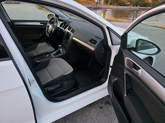 Volkswagen e-Golf VII 12 of 28