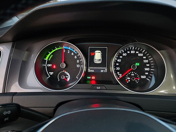 Volkswagen e-Golf VII 18 of 28