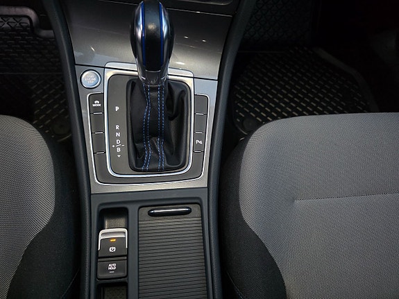 Volkswagen e-Golf VII 20 of 28