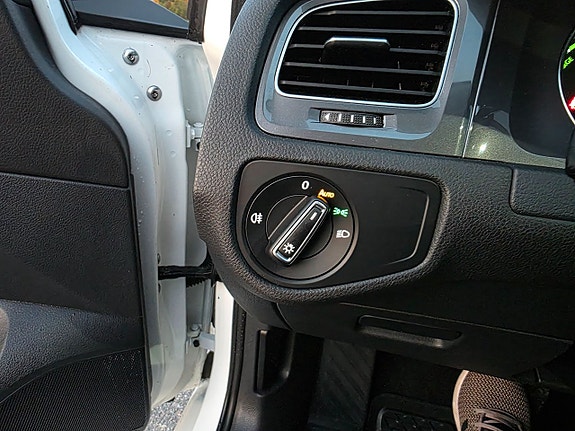 Volkswagen e-Golf VII 15 of 28