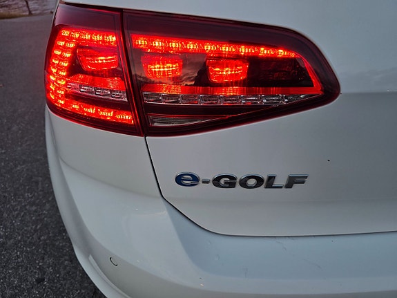 Volkswagen e-Golf VII 23 of 28