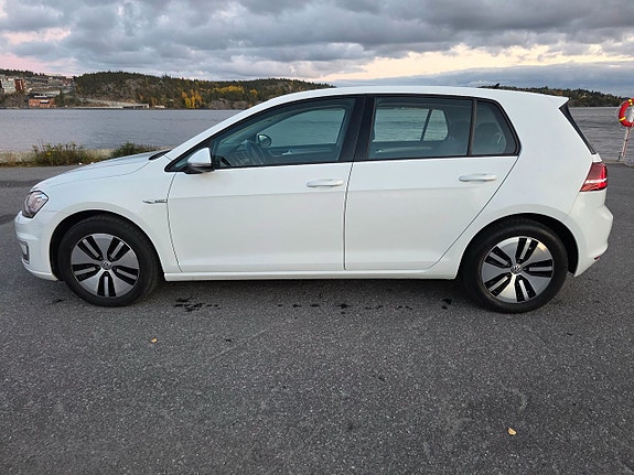 Volkswagen e-Golf VII 2 of 28