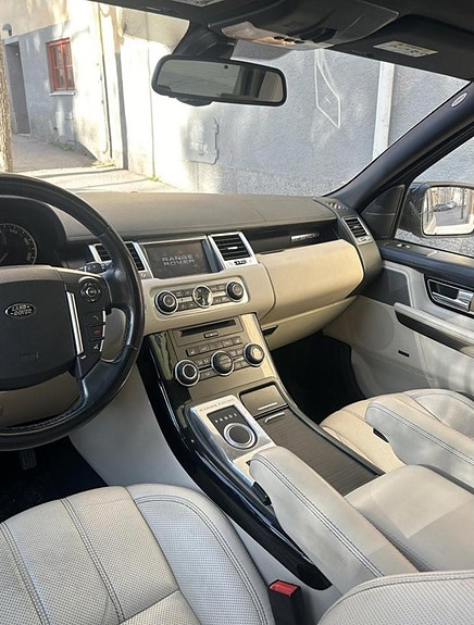 Land Rover Range Rover Sport 2 of 5