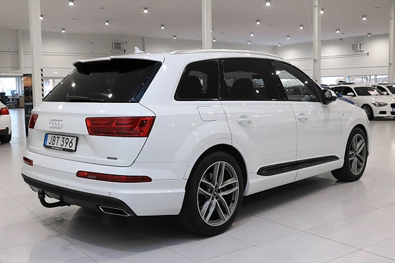 Audi Q7 4 of 5
