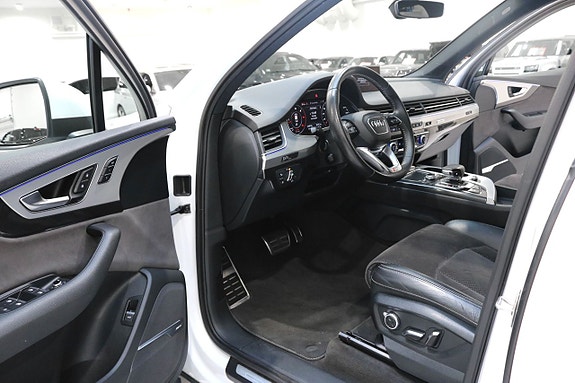 Audi Q7 9 of 30