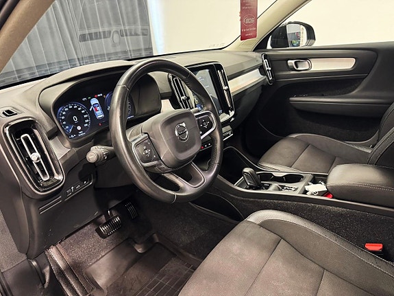 Volvo XC40 7 of 15